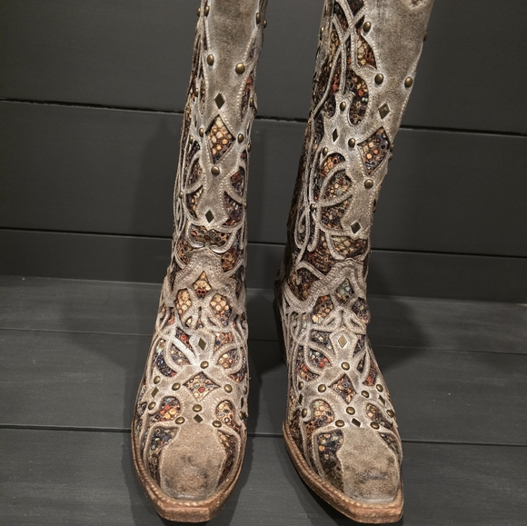 Size 8 1/2 Corral Ladies Taupe Sequin Multicolor Inlay Studs Snip Toe - Picture 3 of 6